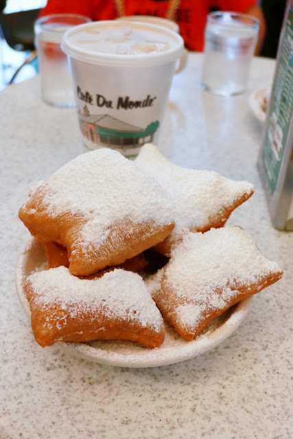 Austin to New Orleans road trip: Beignets at Cafe du Monde