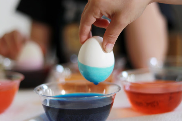 Looking for easy Easter ideas for kids? Make these super easy superhero Easter eggs