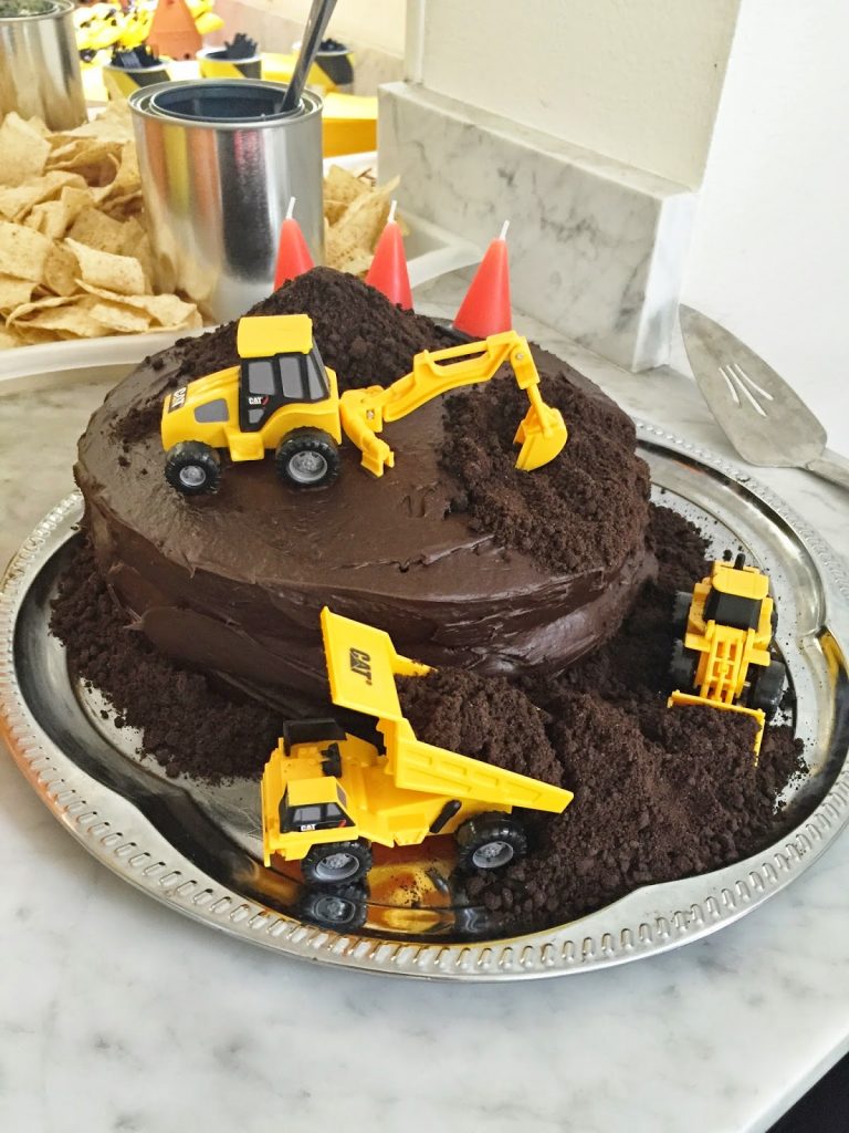 construction themed birthday cakw