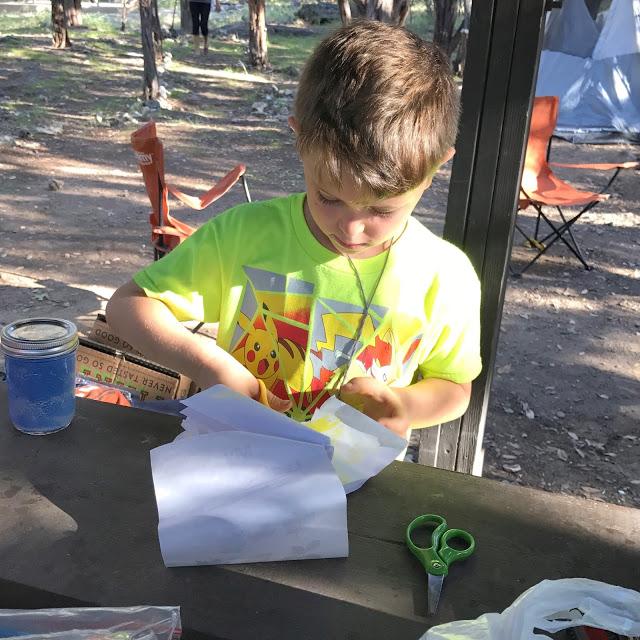 leaf rubbing craft for kids for a camping trip or family nature hunt