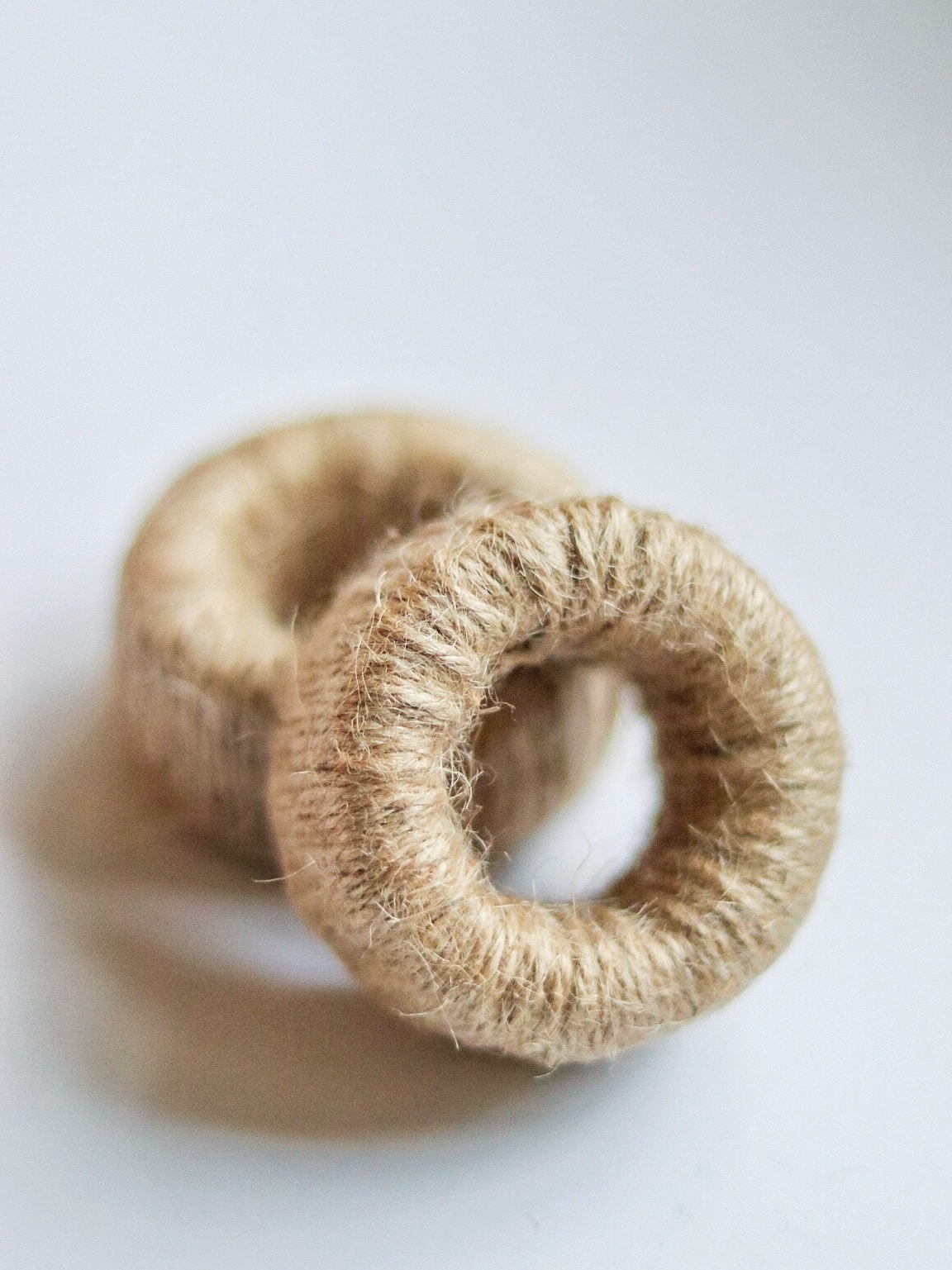 twine napkin rings (DIY rustic napkin rings)