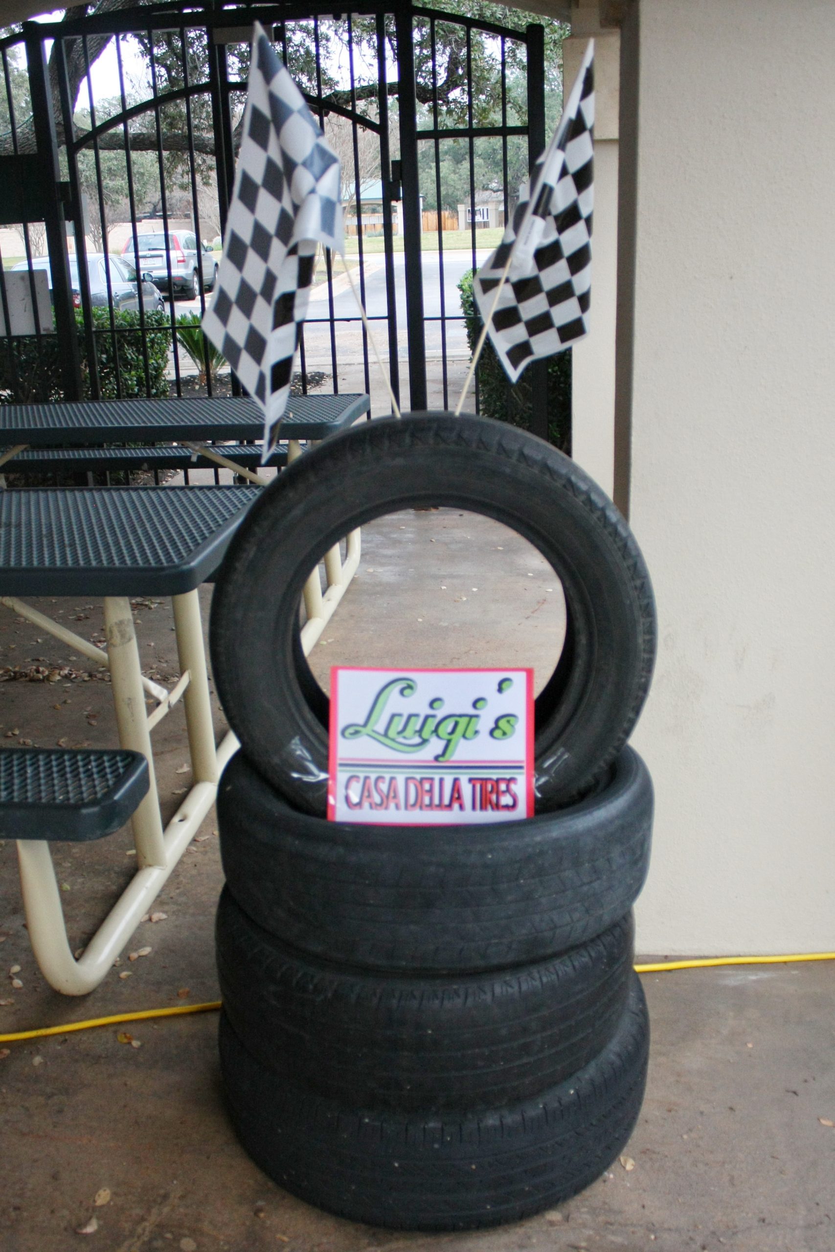 Disney Cars birthday supplies - Luigi Casa Della Tires