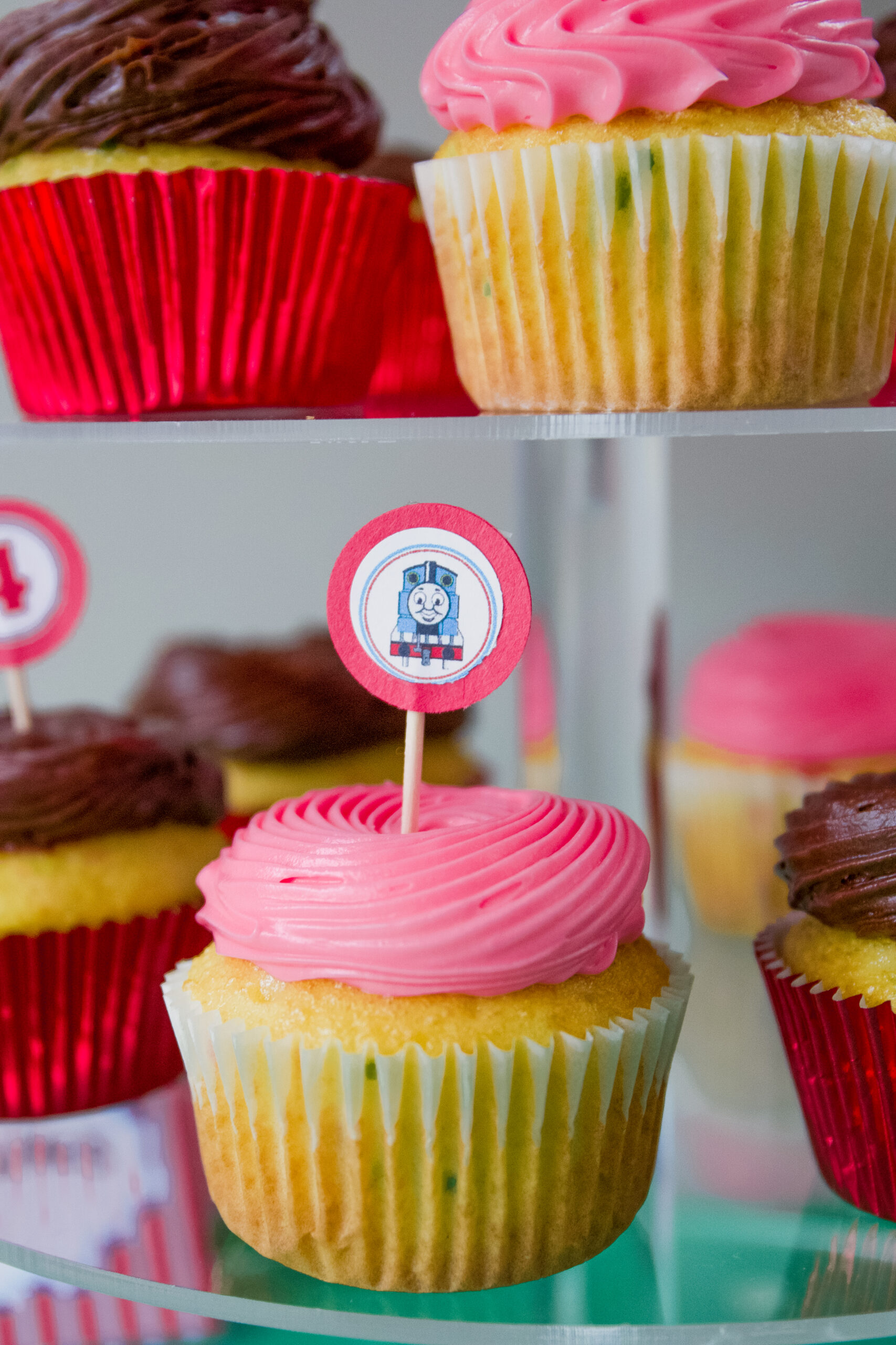Thomas the train birthday party food idea - cupcakes with DIY cupcake toppers