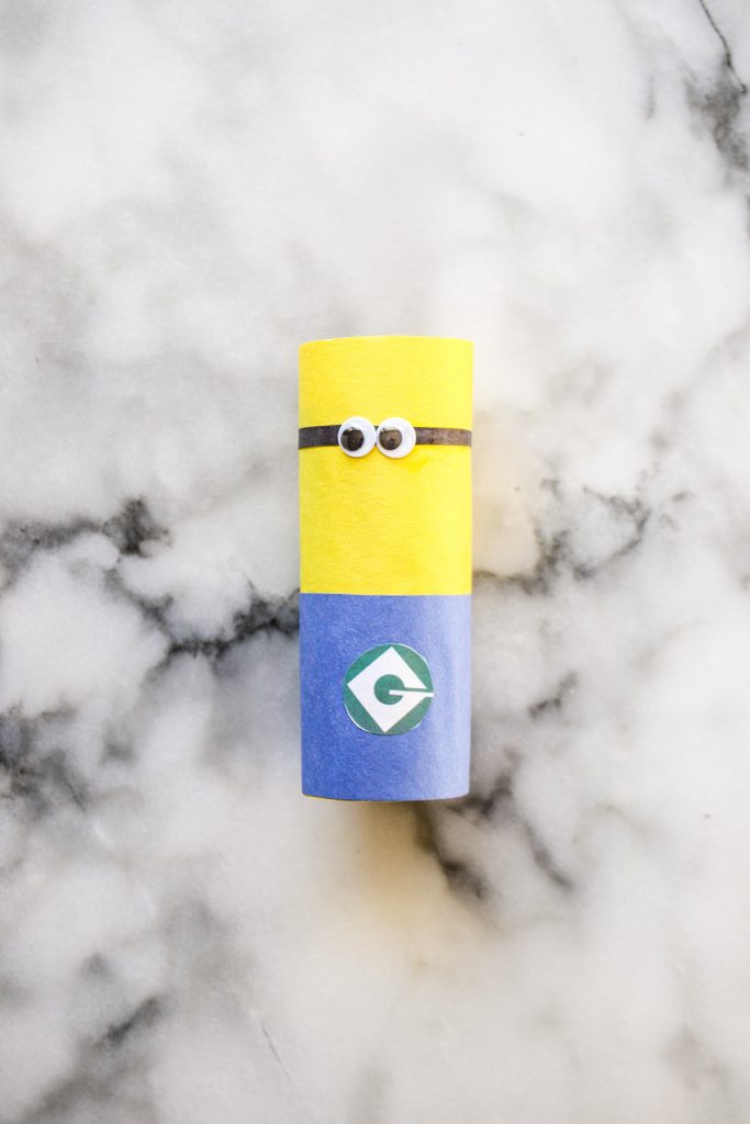 Easy crafts with toilet paper rolls: DIY minion craft