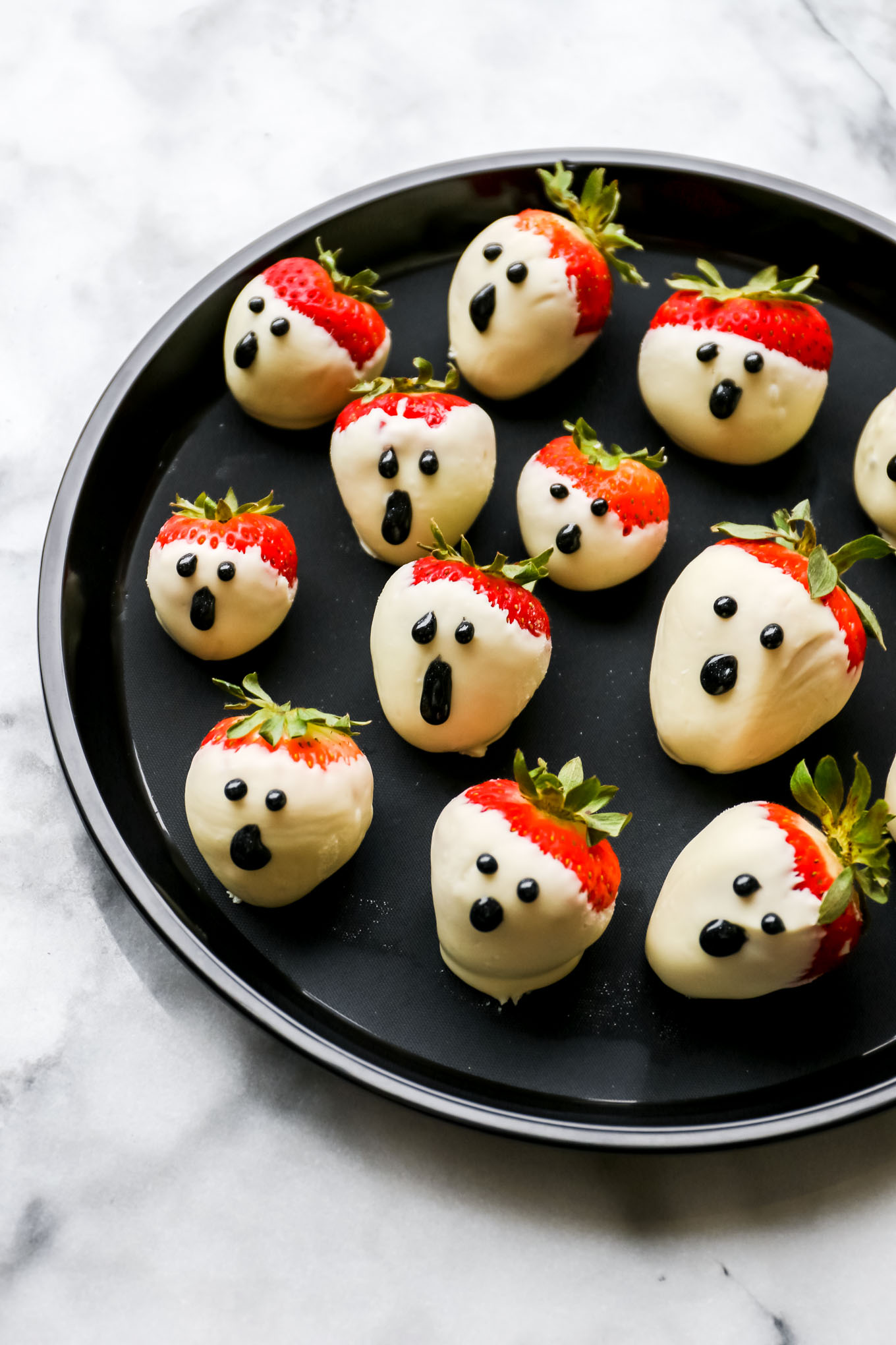 kid friendly halloween party food - chocolate dipped strawberry ghosts