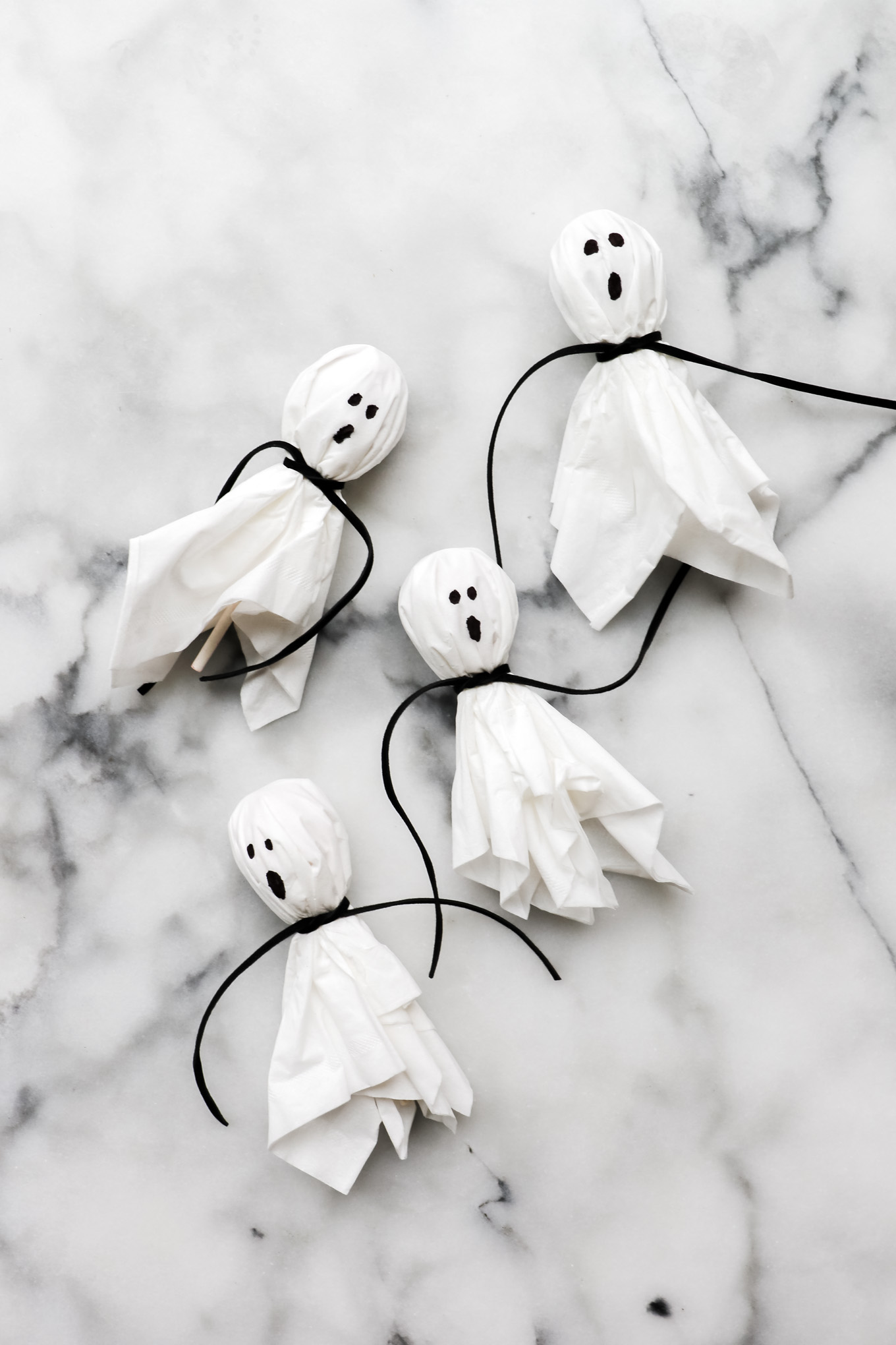 kids halloween birthday idea - lollipop ghosts