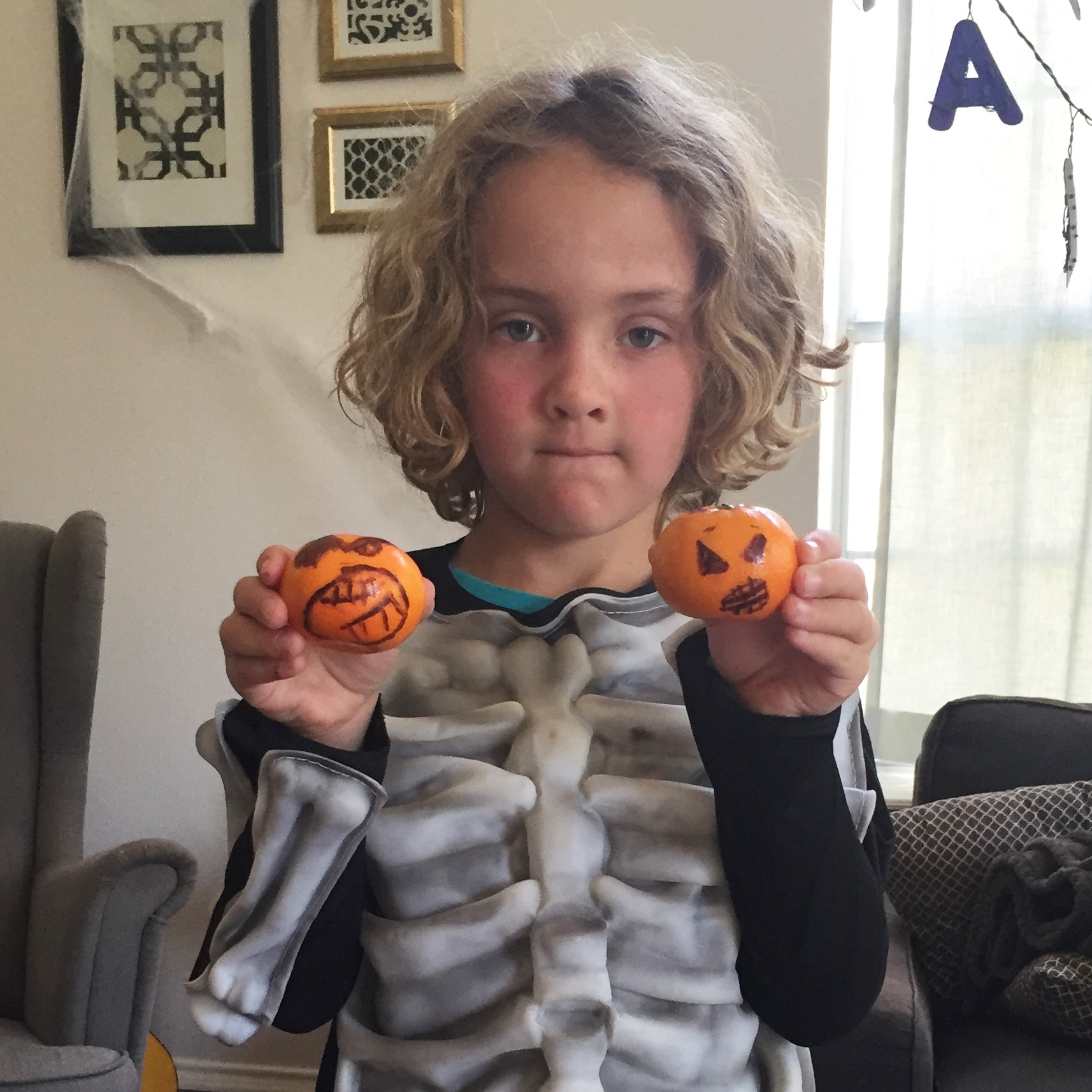 kid-friendly, fun Halloween treats for parties: make a jack-o-lantern mandarin orange