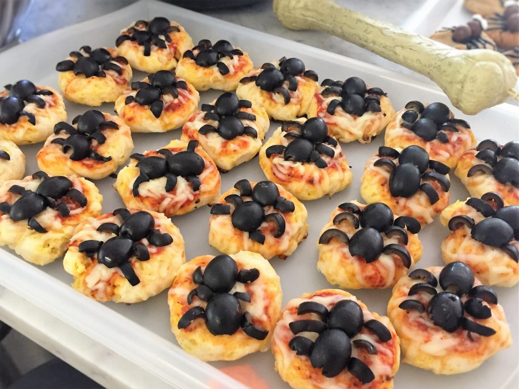 Spider Mini Pizzas (kid-friendly Halloween food ideas)