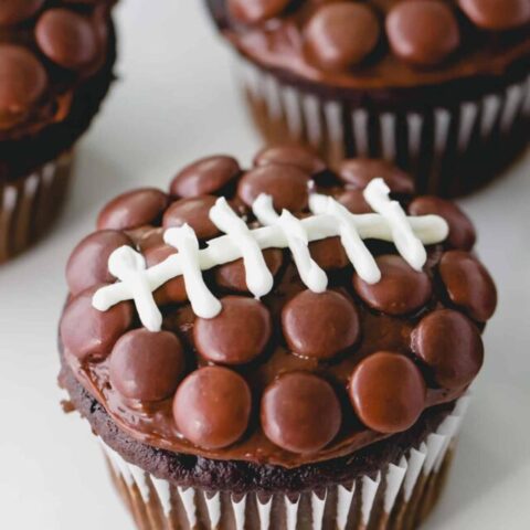 cropped-Easy-Football-Cupcakes-8.jpg