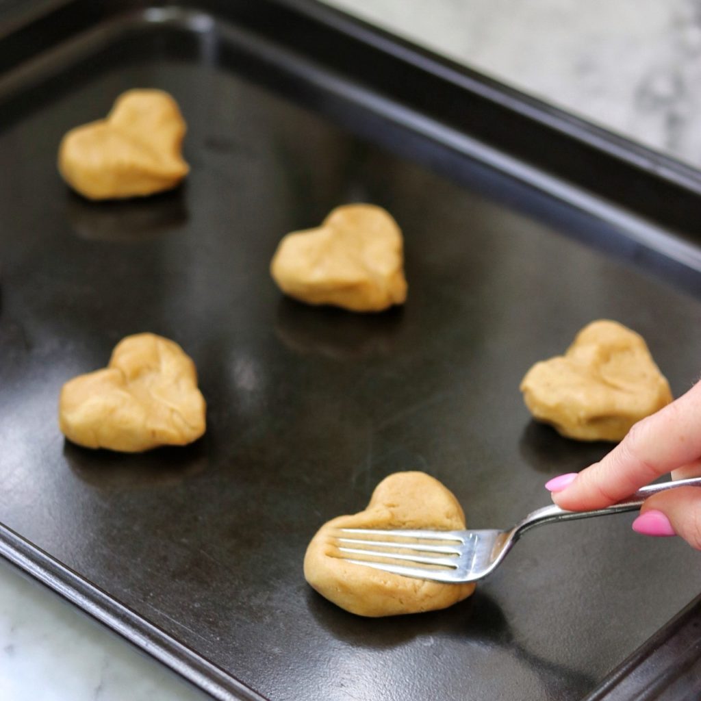 how to make heart peanut butter cookies