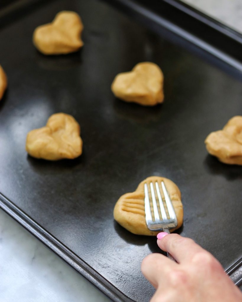 how to make heart peanut butter cookies