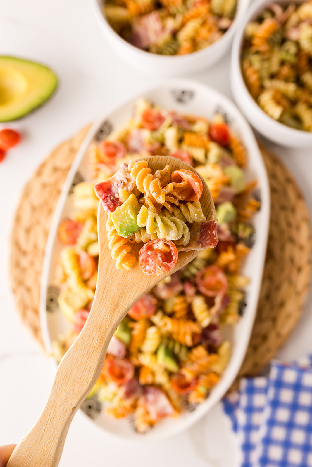 creamy bacon pasta salad recipe (bacon ranch avocado pasta salad)