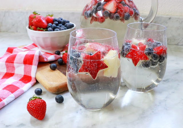red white and blue spritzer (great 4th of july alcoholic drink recipe)