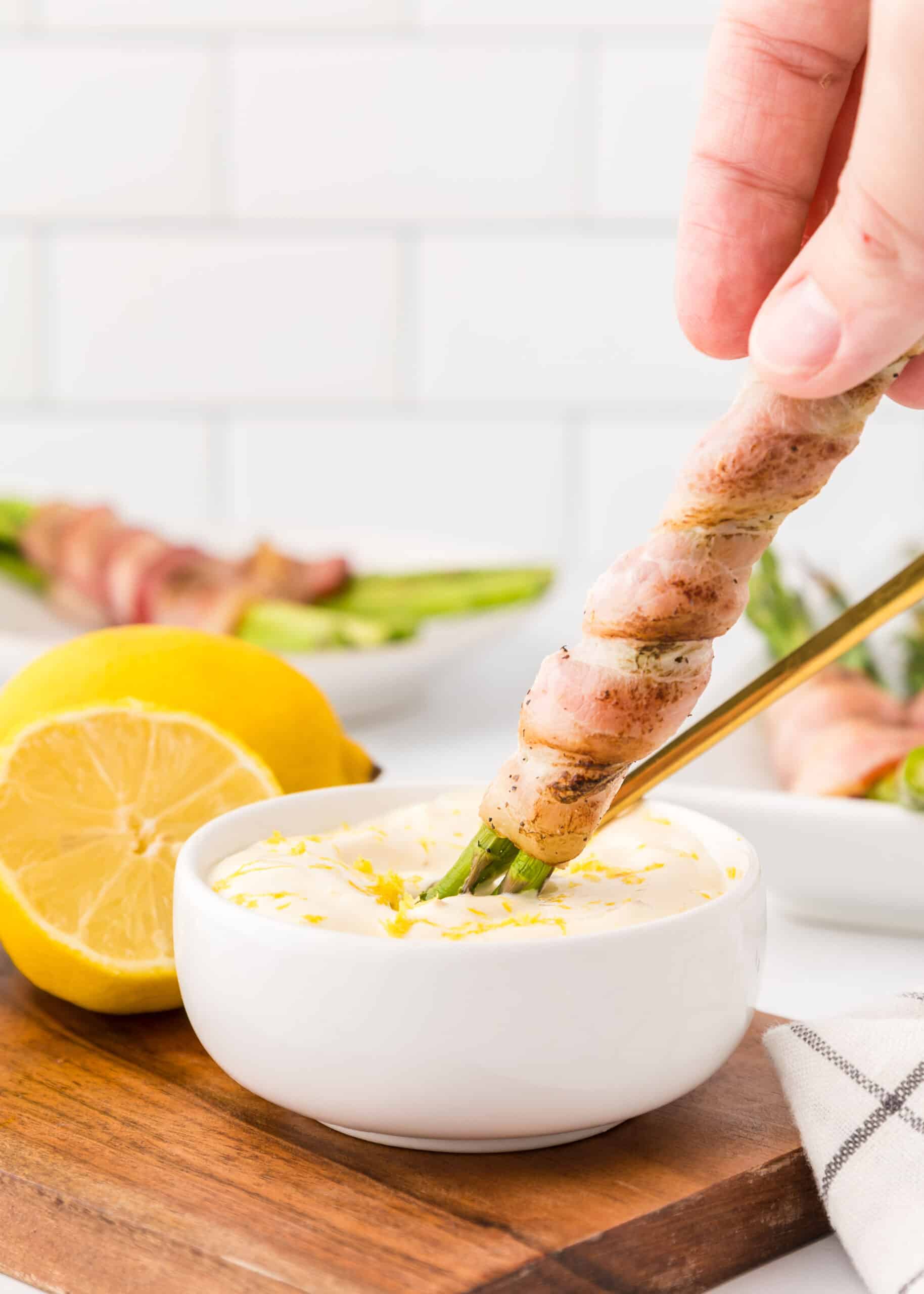 Keto Grilled Bacon-Wrapped Asparagus with Lemon Aioli