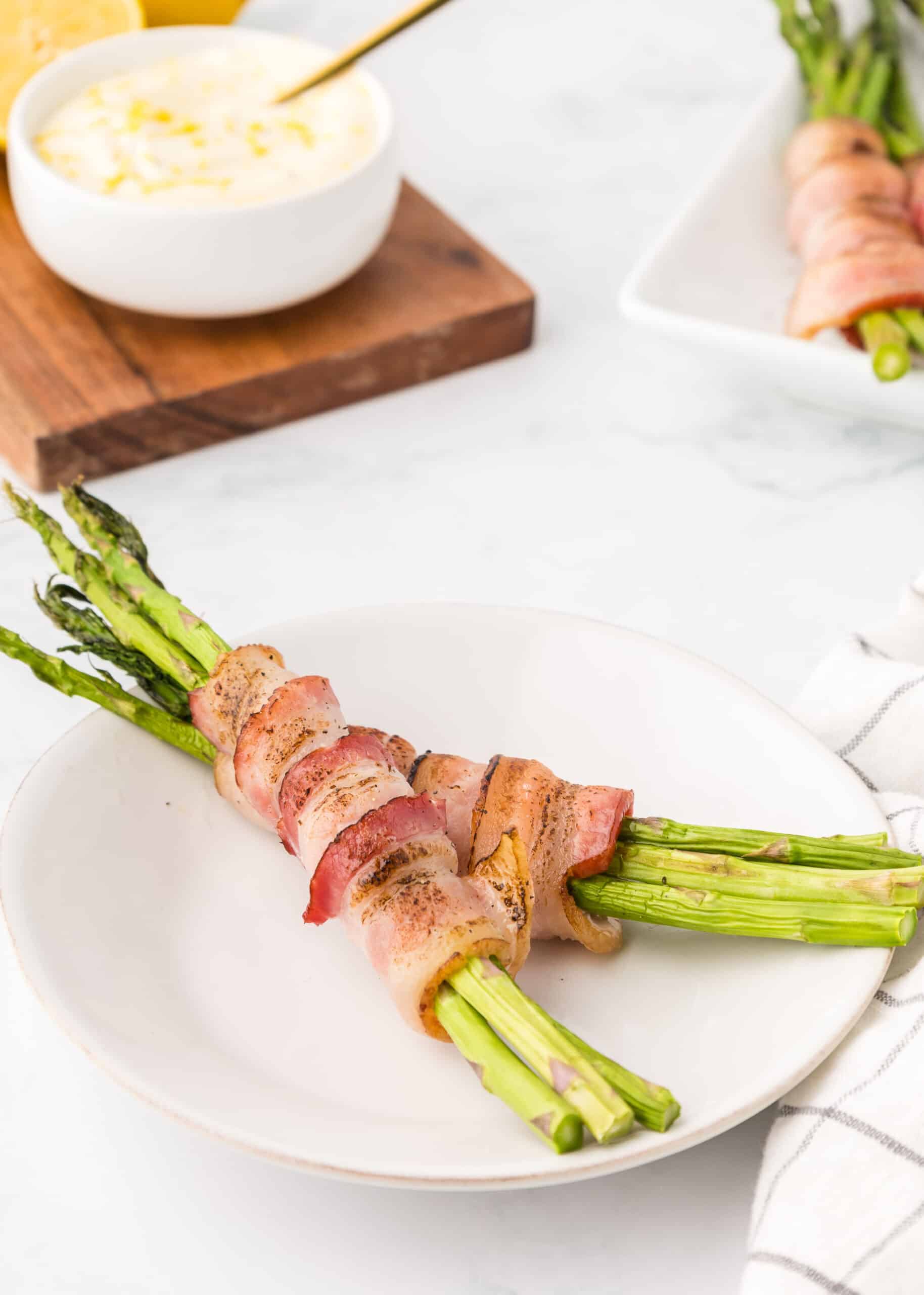 asparagus wrapped in bacon keto (grilled bacon wrapped asparagus recipe)