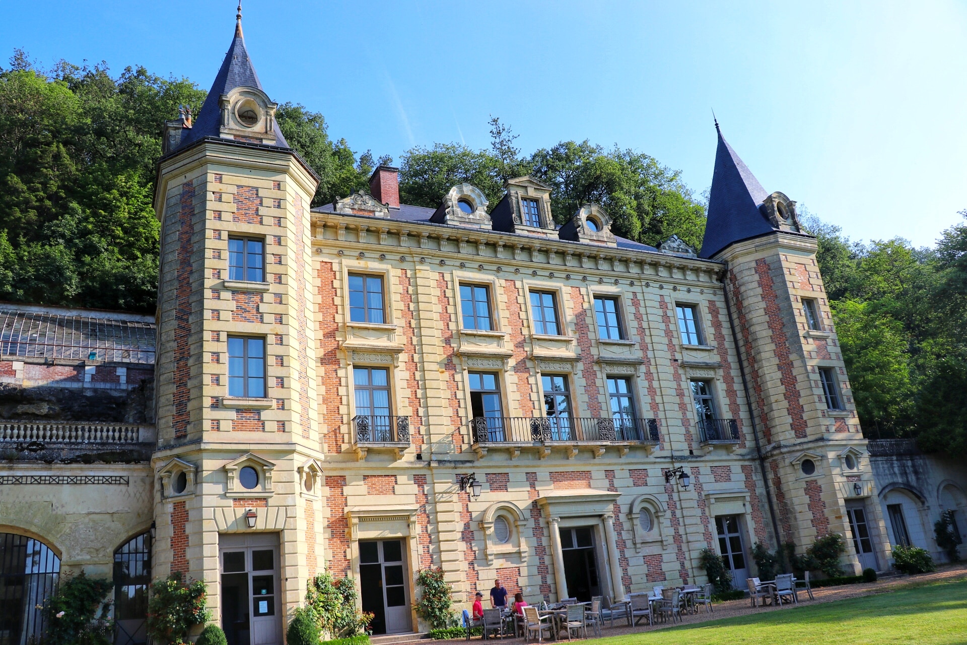 chateaux to stay in Loire Valley: Château de Perreux