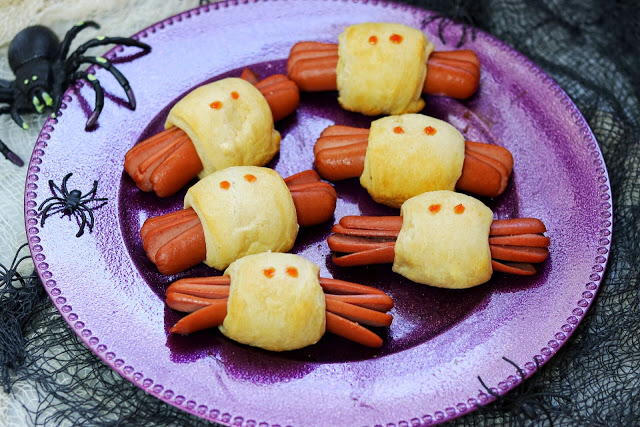 Spooky Spider Hot Dogs (fun Halloween recipe for kids)  