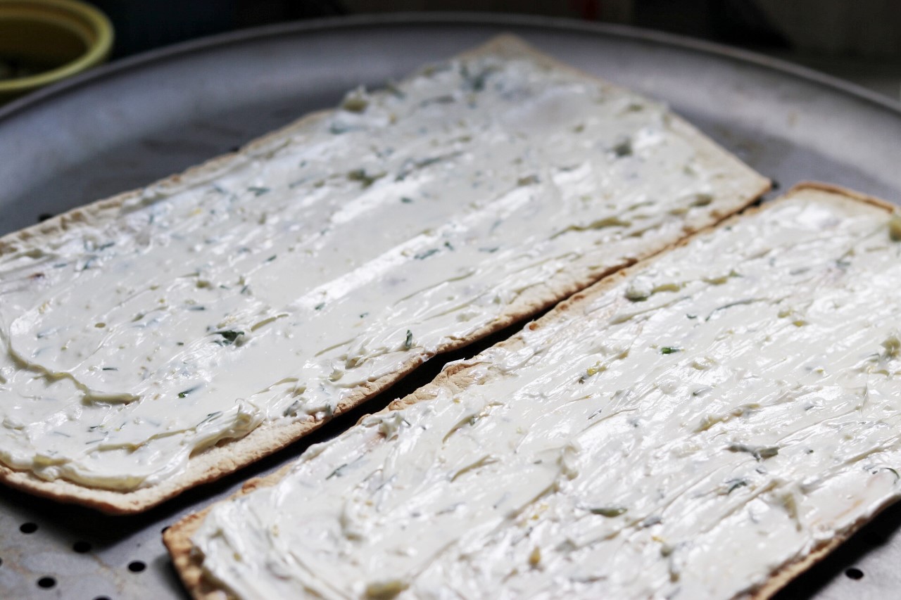 Hot Smoked Salmon Flatbread Pizza recipe