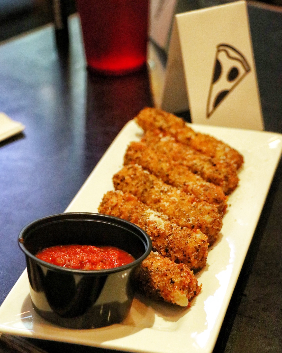 chicago kid-friendly restaurant: homemade mozzarella sticks at gino's east