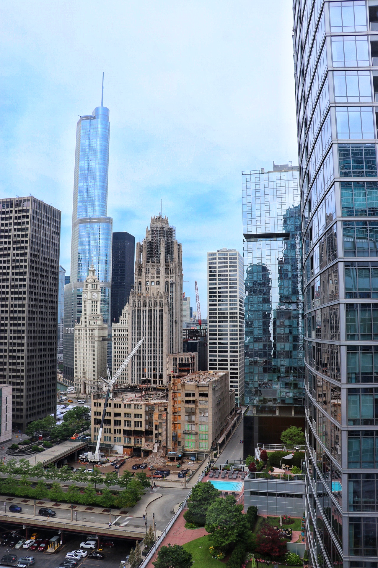 beautiful views of the chicago skyline at Embassy Suites by Hilton Chicago Downtown Magnificent Mile