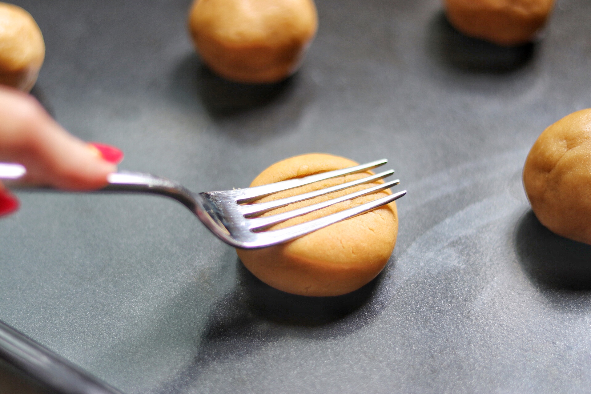 how to make rich and chewy peanut butter cookies