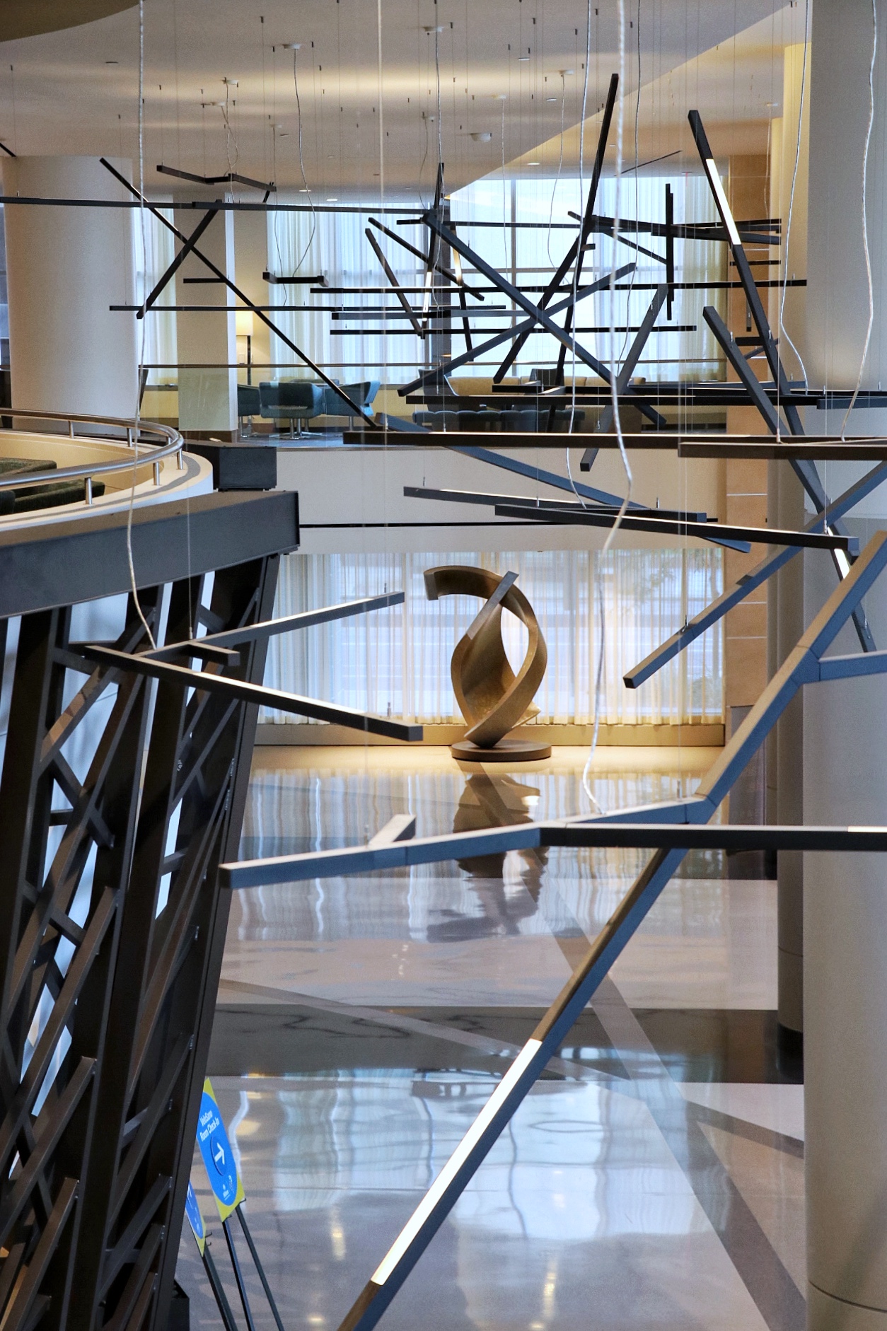 hotels in downtown cleveland: Hilton Cleveland downtown has beautiful art in the lobby