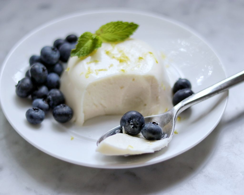 how to make lemon panna cotta with blueberries recipe