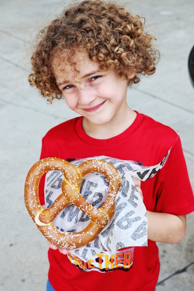 Tips for taking kids to Major League Baseball games: kid-friendly stadium food