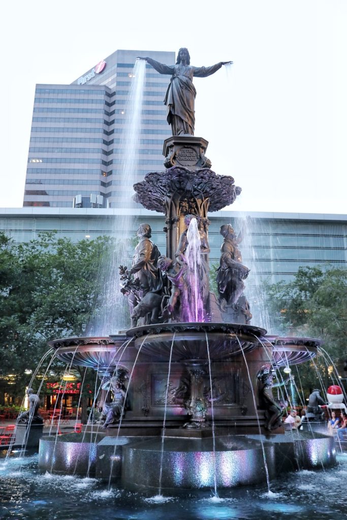 Things to do with kids in Downtown Cincinnati: Fountain Square