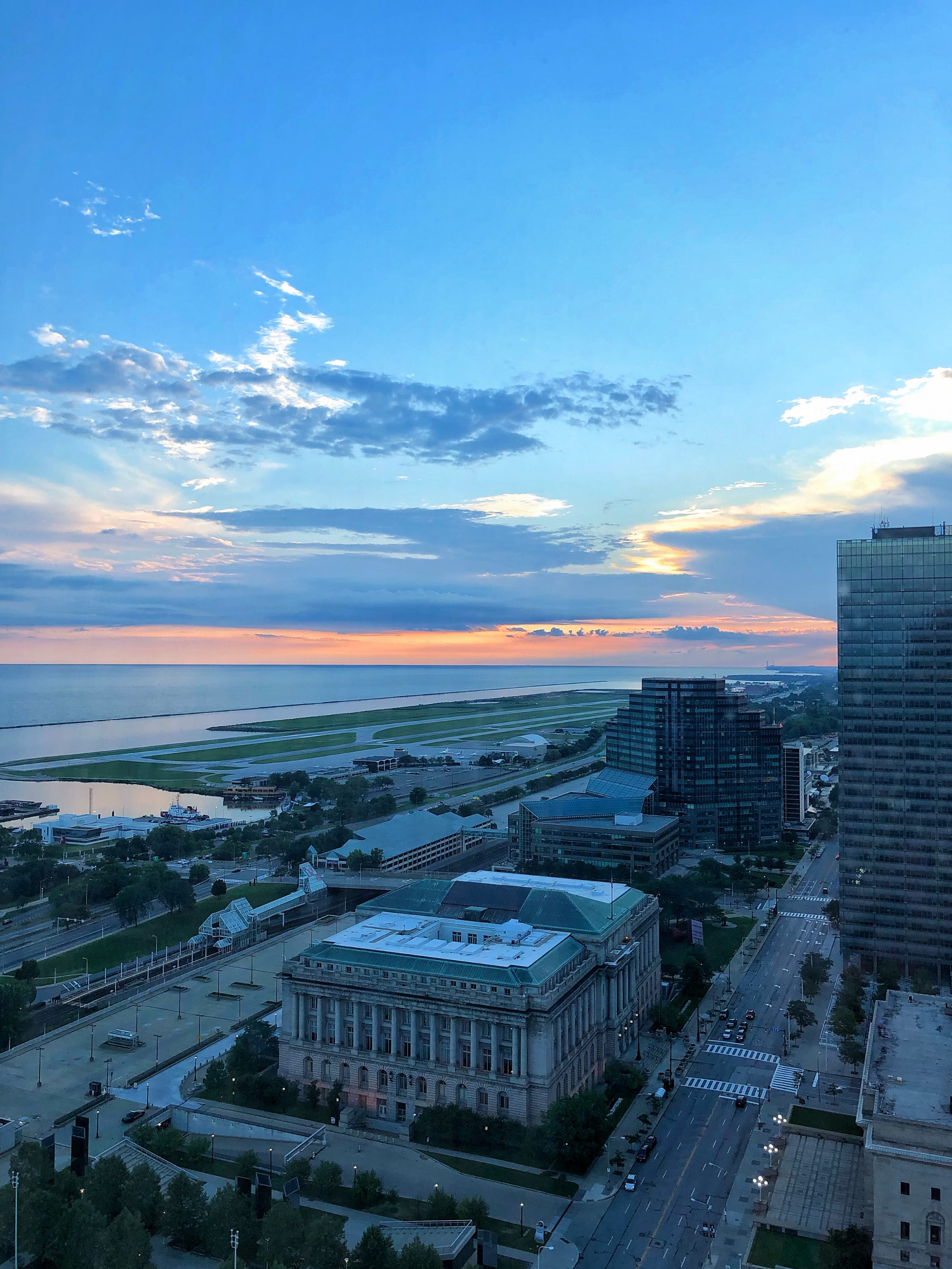 MLB road trip planner: hotels near progressive field in cleveland: hilton cleveland downtown