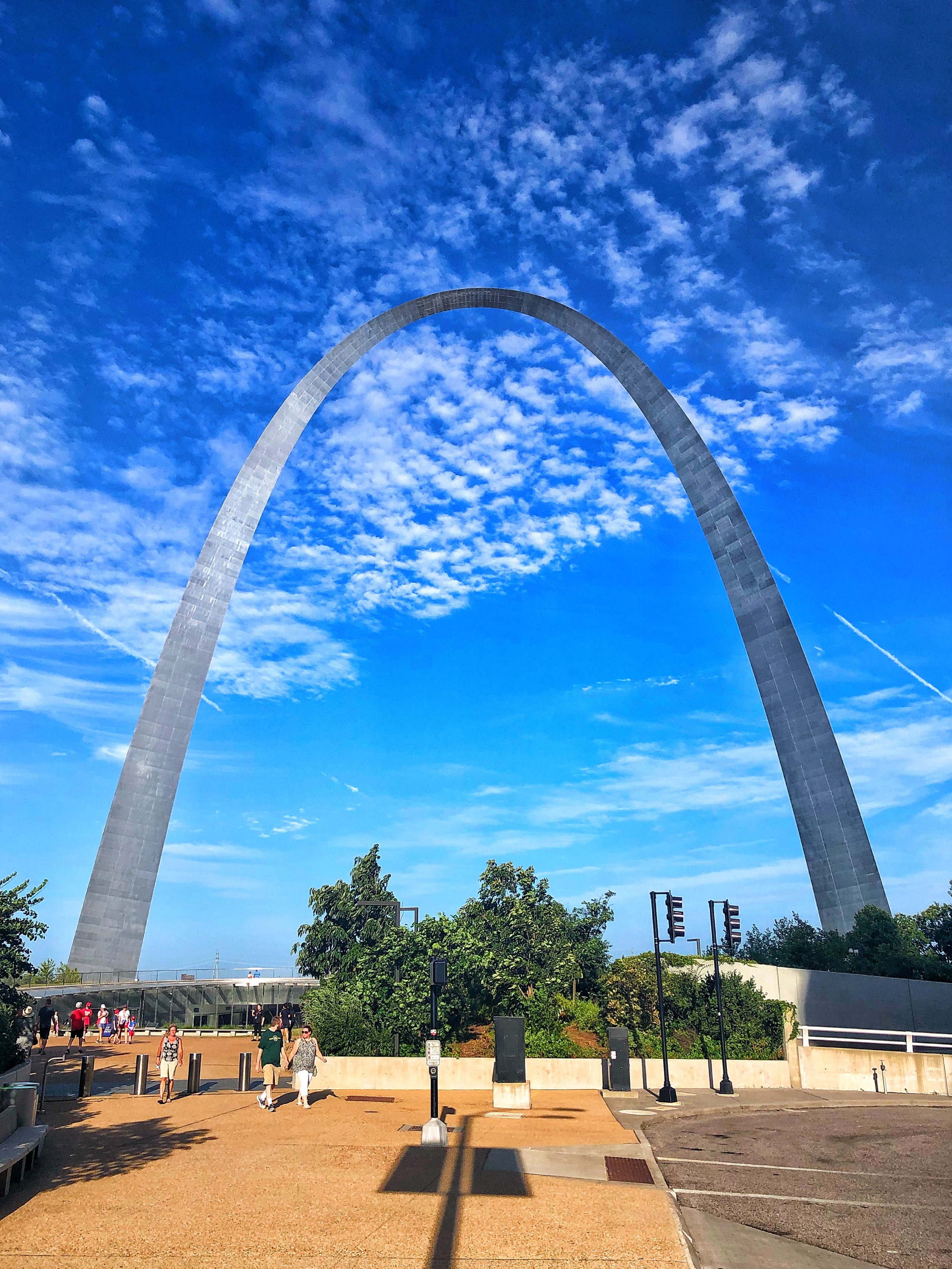 planning the ultimate Midwest baseball road trip: visit Gateway Arch in St. Louis when you're in town for a Cardinals game