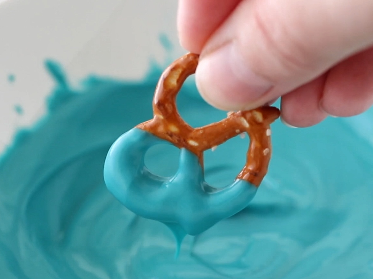 pretzels dipped in candy melts - easy party treat idea