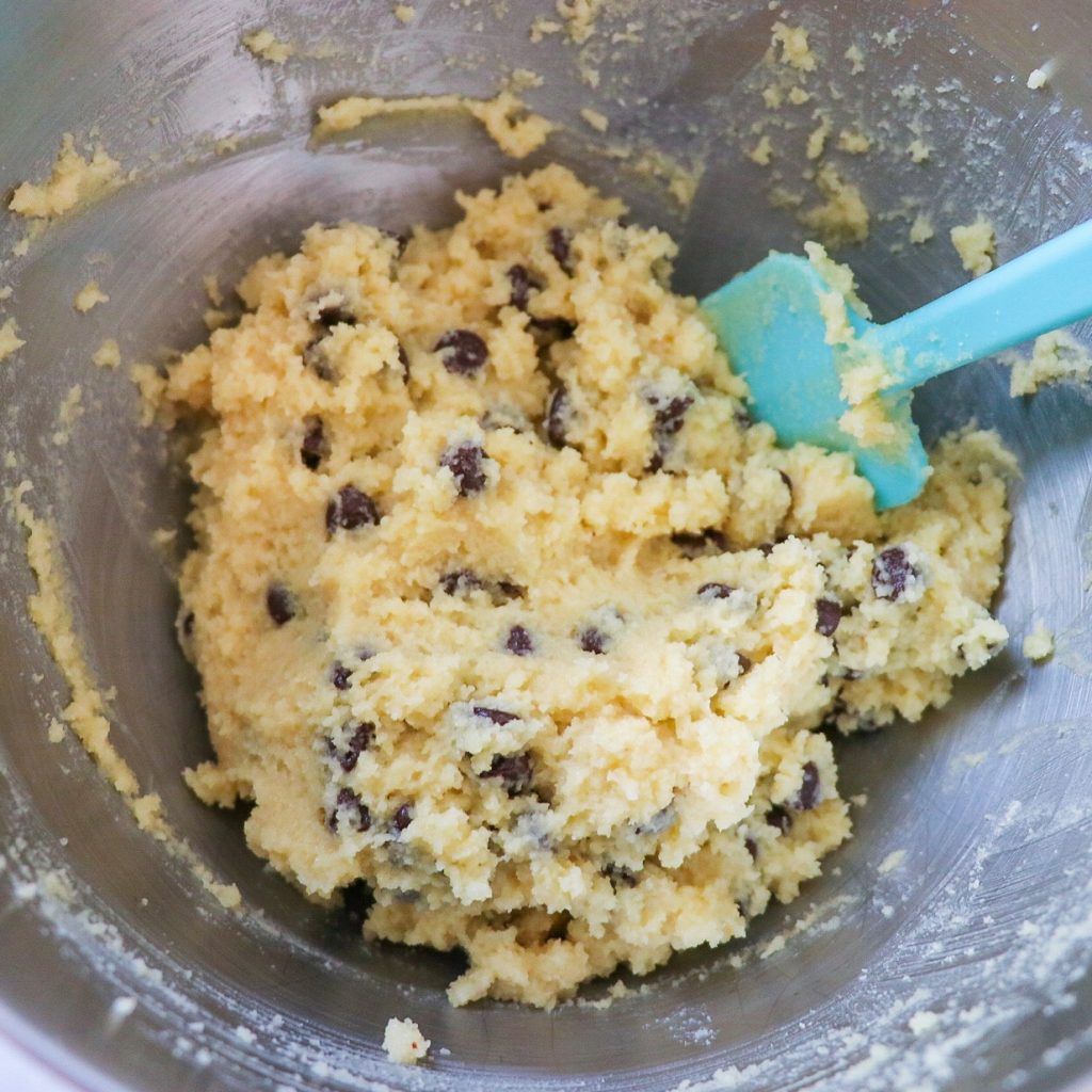 how to make delicious flourless chocolate chip muffins