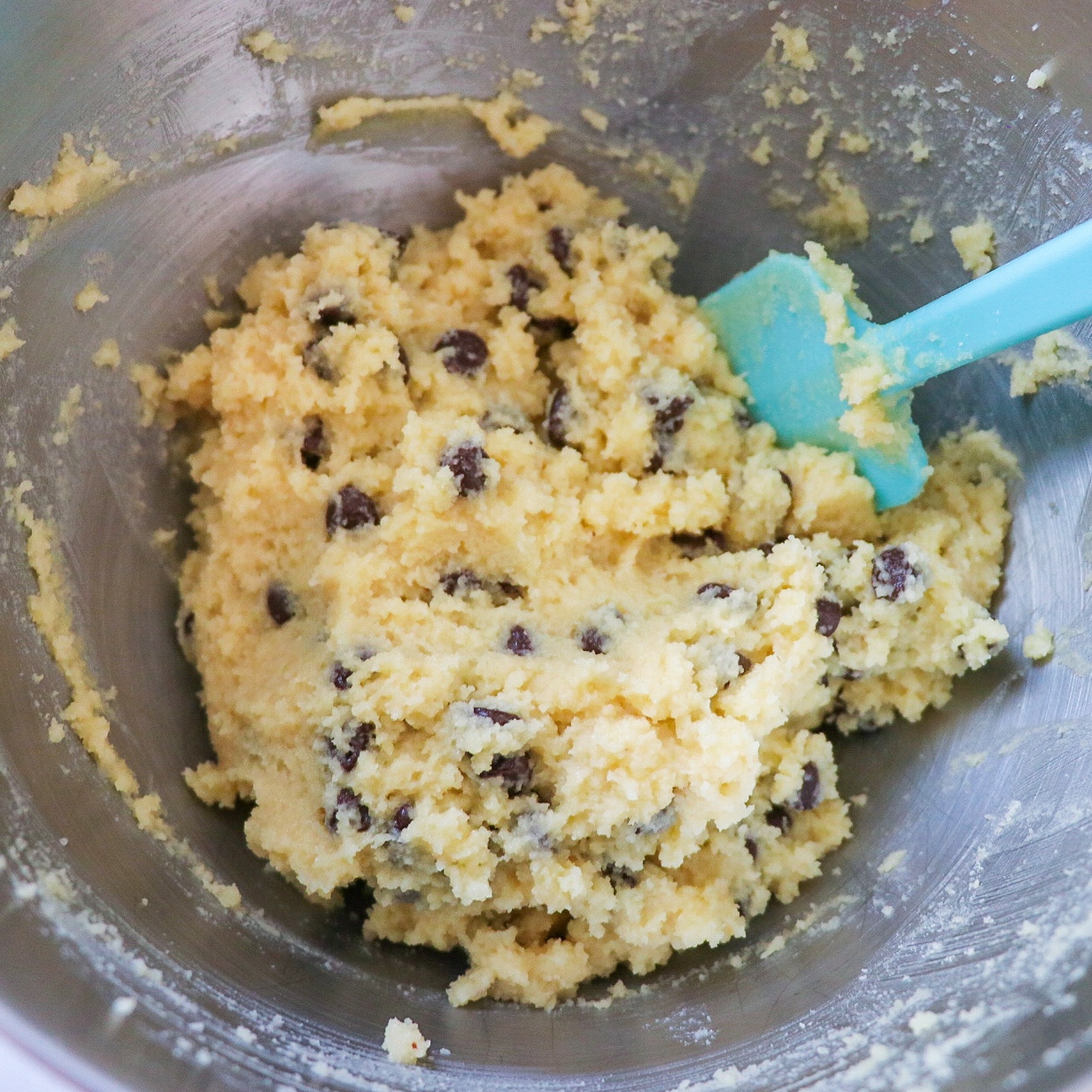 how to make delicious flourless chocolate chip muffins