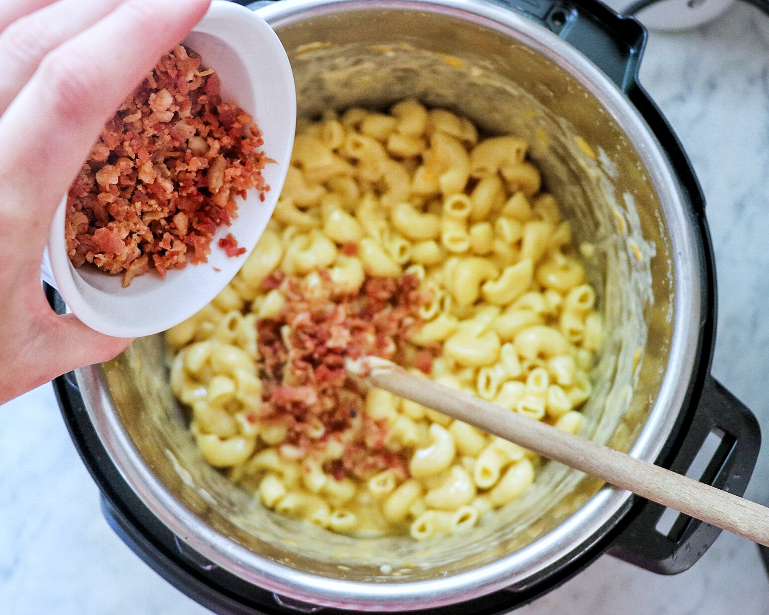 Instant Pot mac and cheese with bacon recipe by Fab Everyday