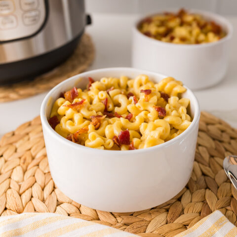 Creamy Instant Pot Bacon Mac and Cheese recipe