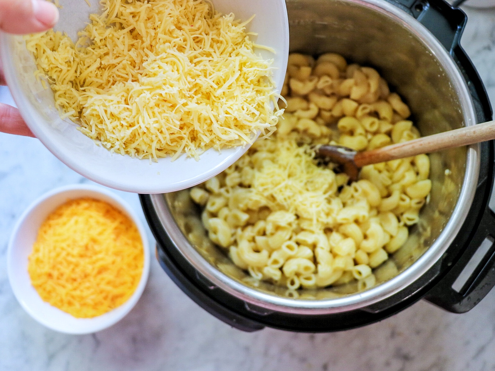 How to make Instant Pot mac and cheese with bacon