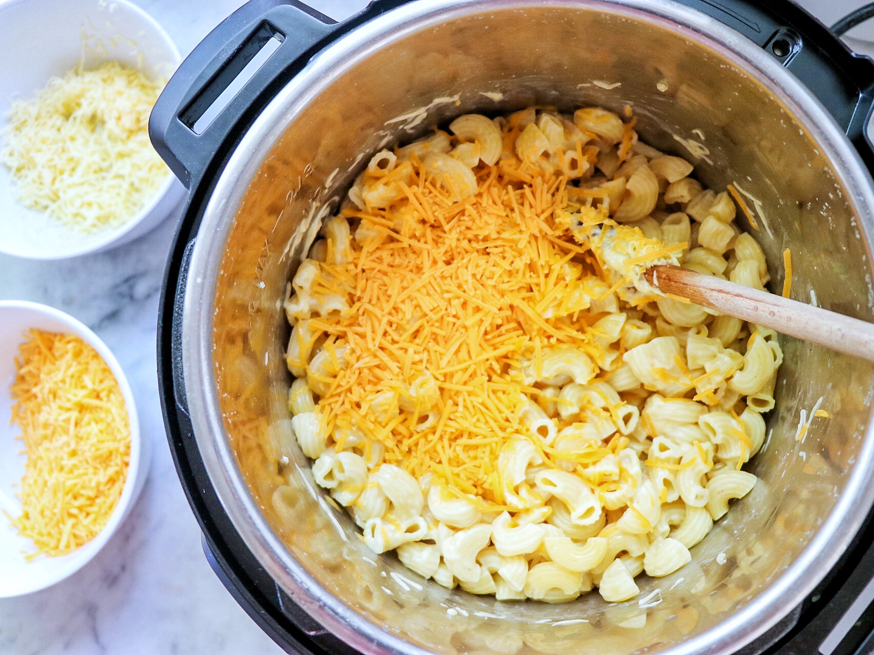 How to make Instant Pot mac and cheese with bacon