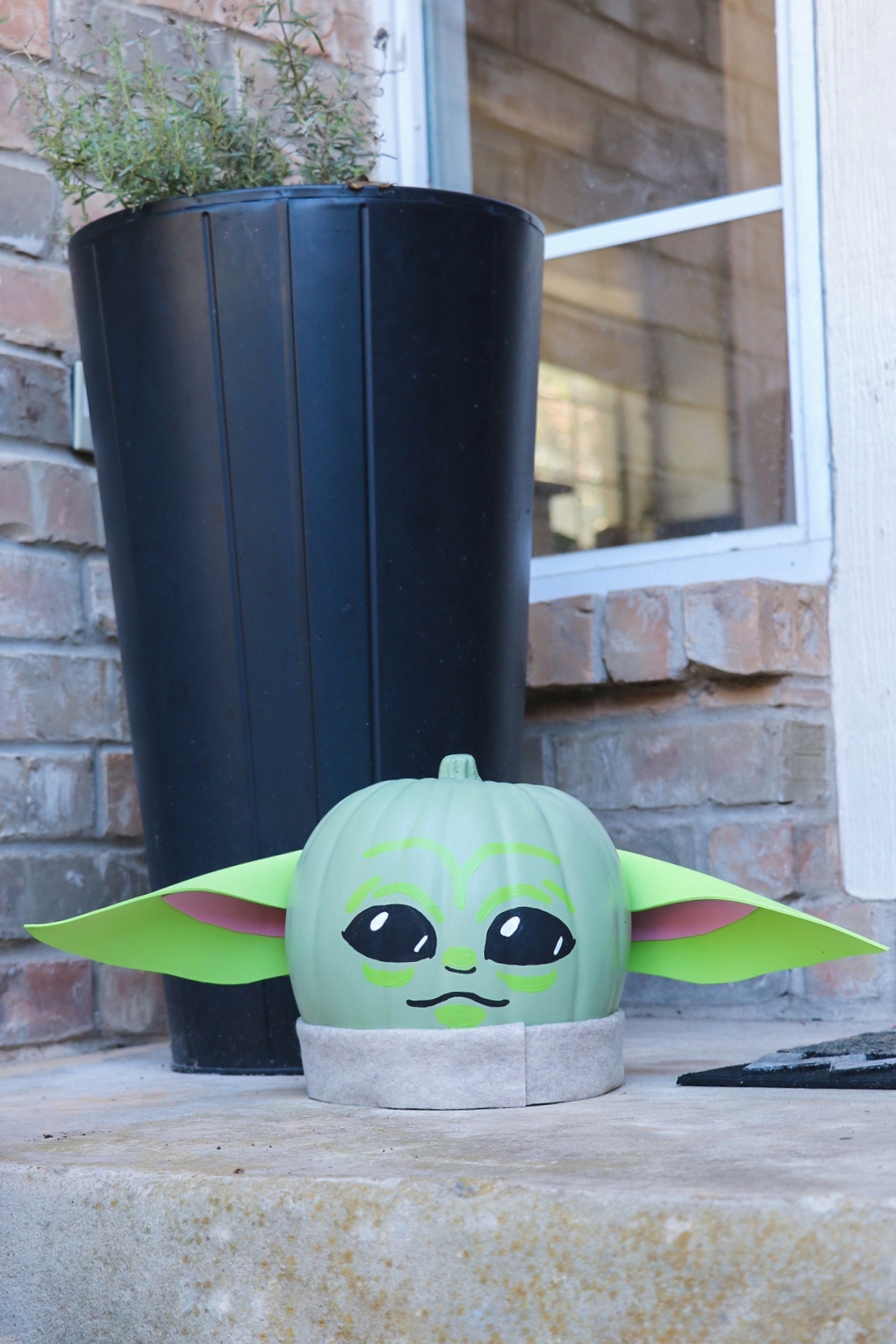 Star Wars Halloween ideas: Baby Yoda pumpkin