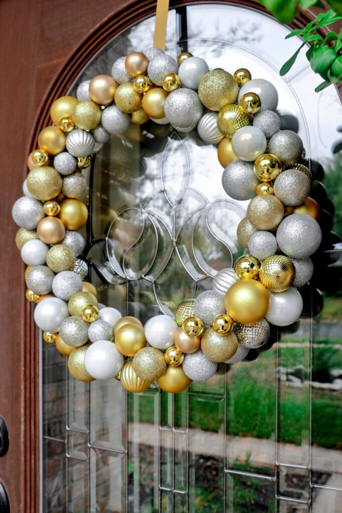 how to make an ornament wreath