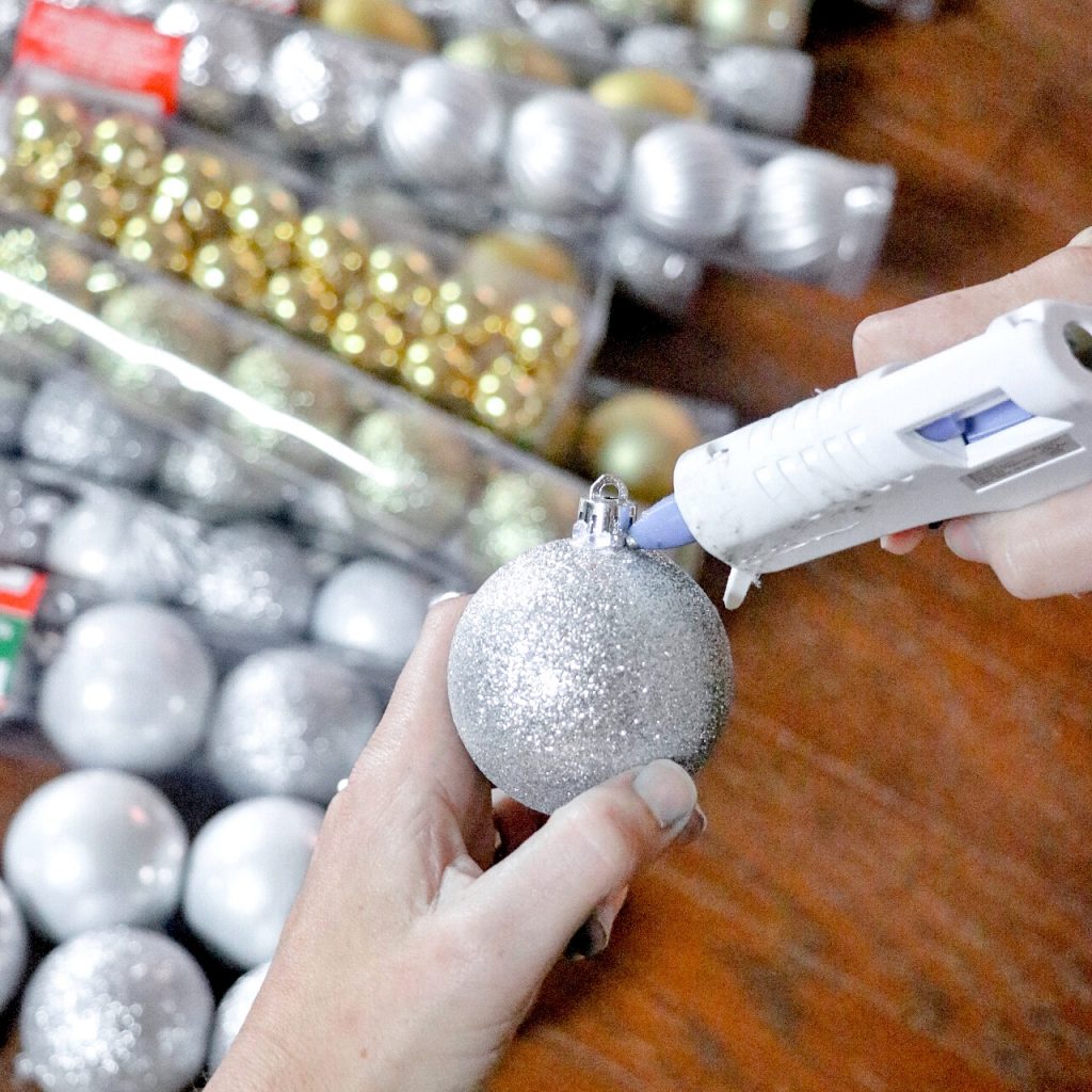 how to make a Christmas ball wreath