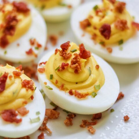 Bacon Ranch Deviled Eggs (deviled eggs with a twist!)