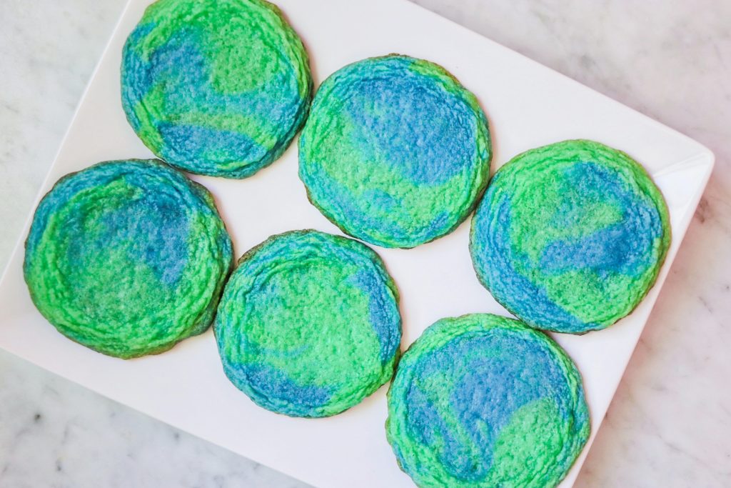 Earth Day snack idea for toddles: Earth cookies