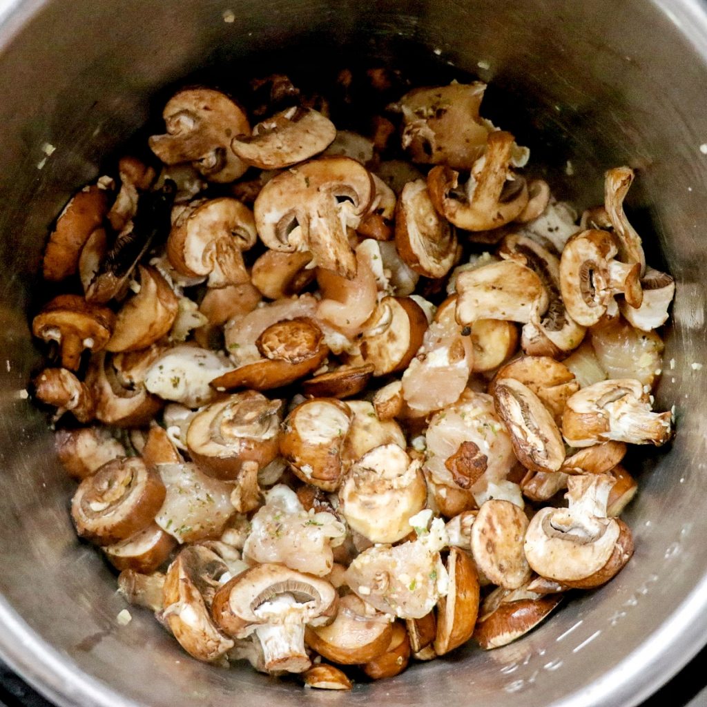 chicken and mushroom pasta recipe: Instant Pot chicken mushroom pasta 