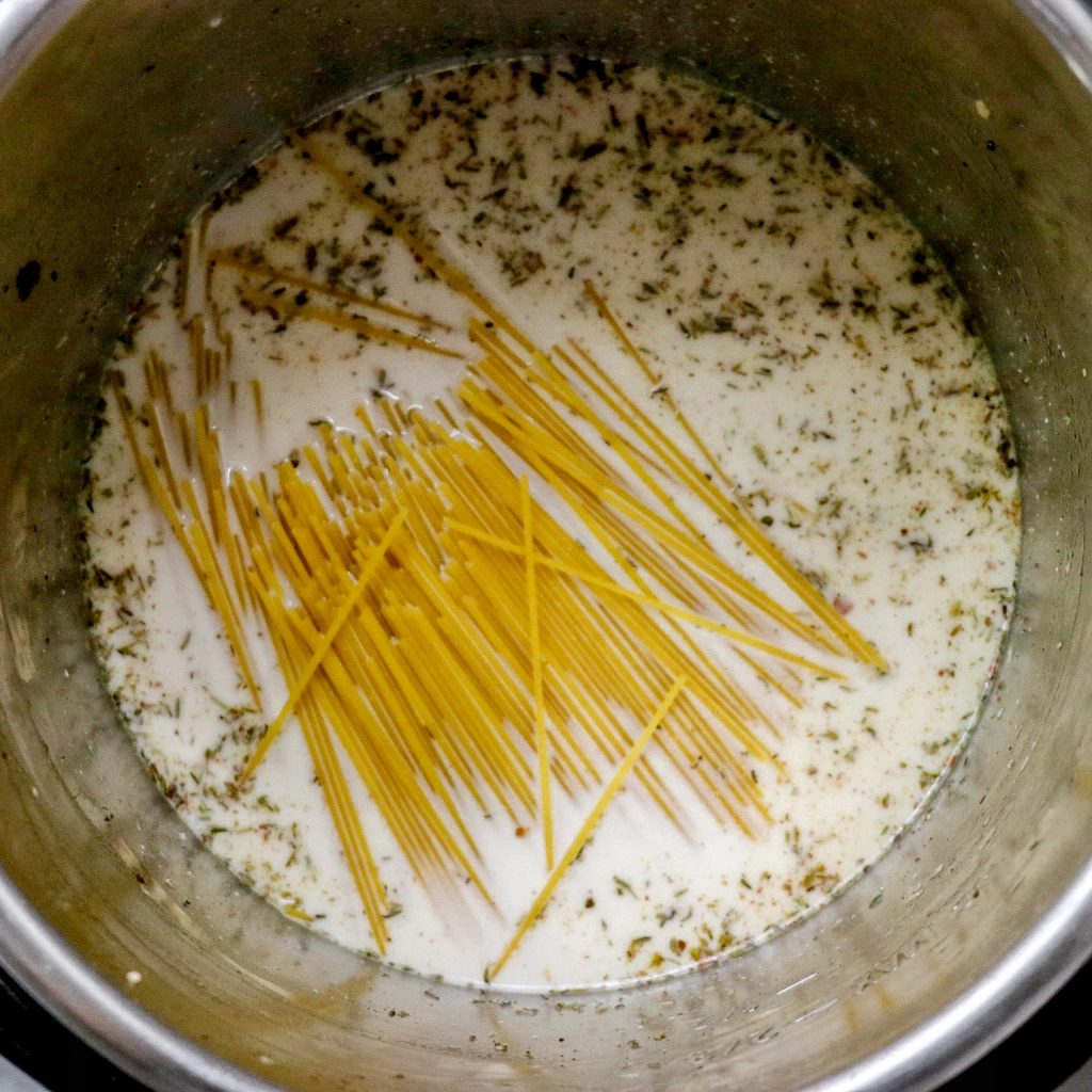 Chicken and Mushroom Spaghetti in the Instant Pot