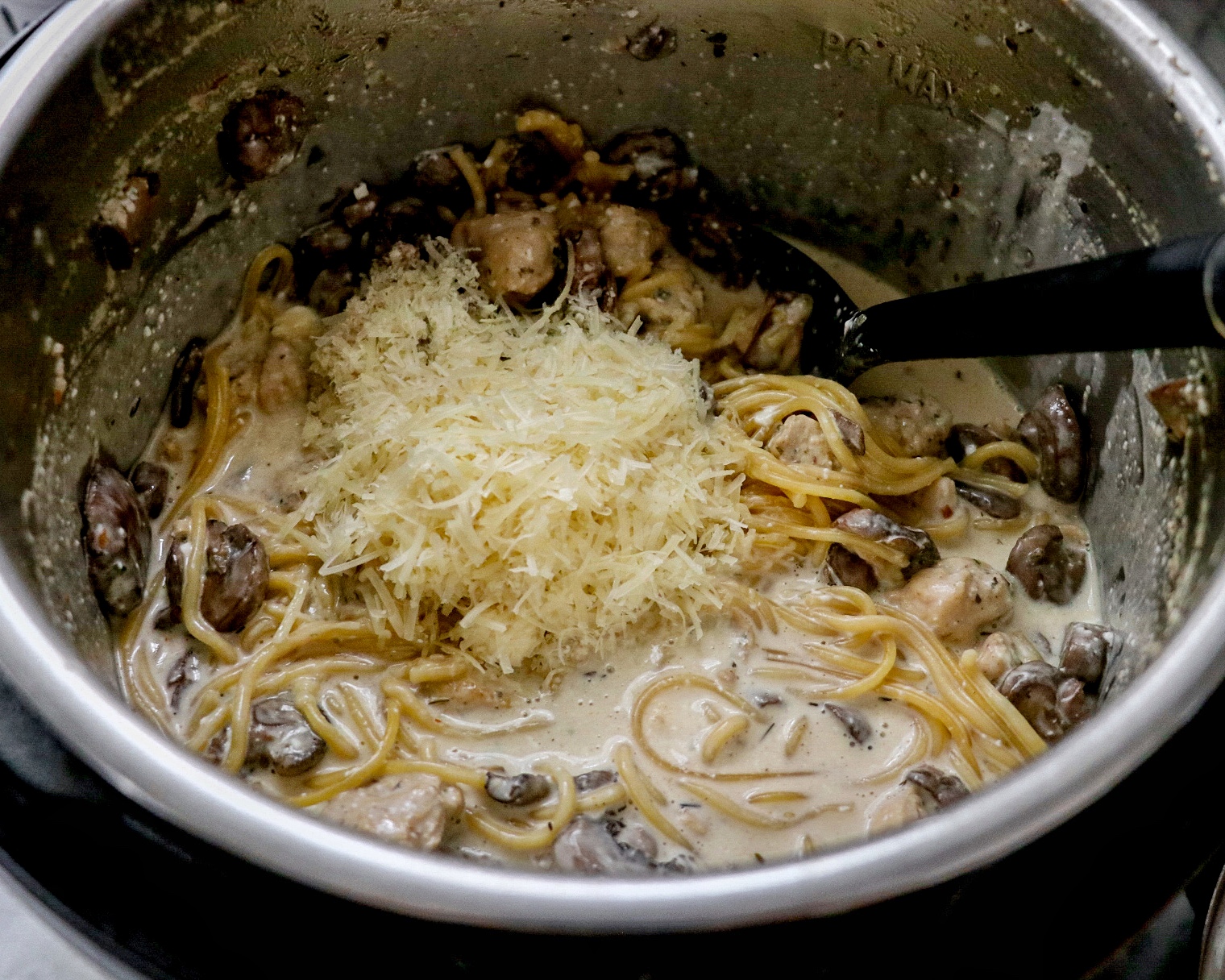 Instant Pot pasta recipe: Instant Pot Creamy Chicken and Mushroom Spaghetti 