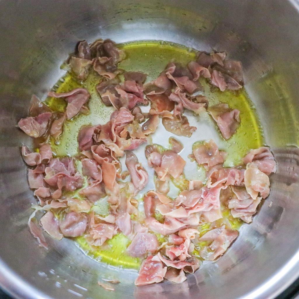 how to make mushroom prosciutto pasta in the instant pot