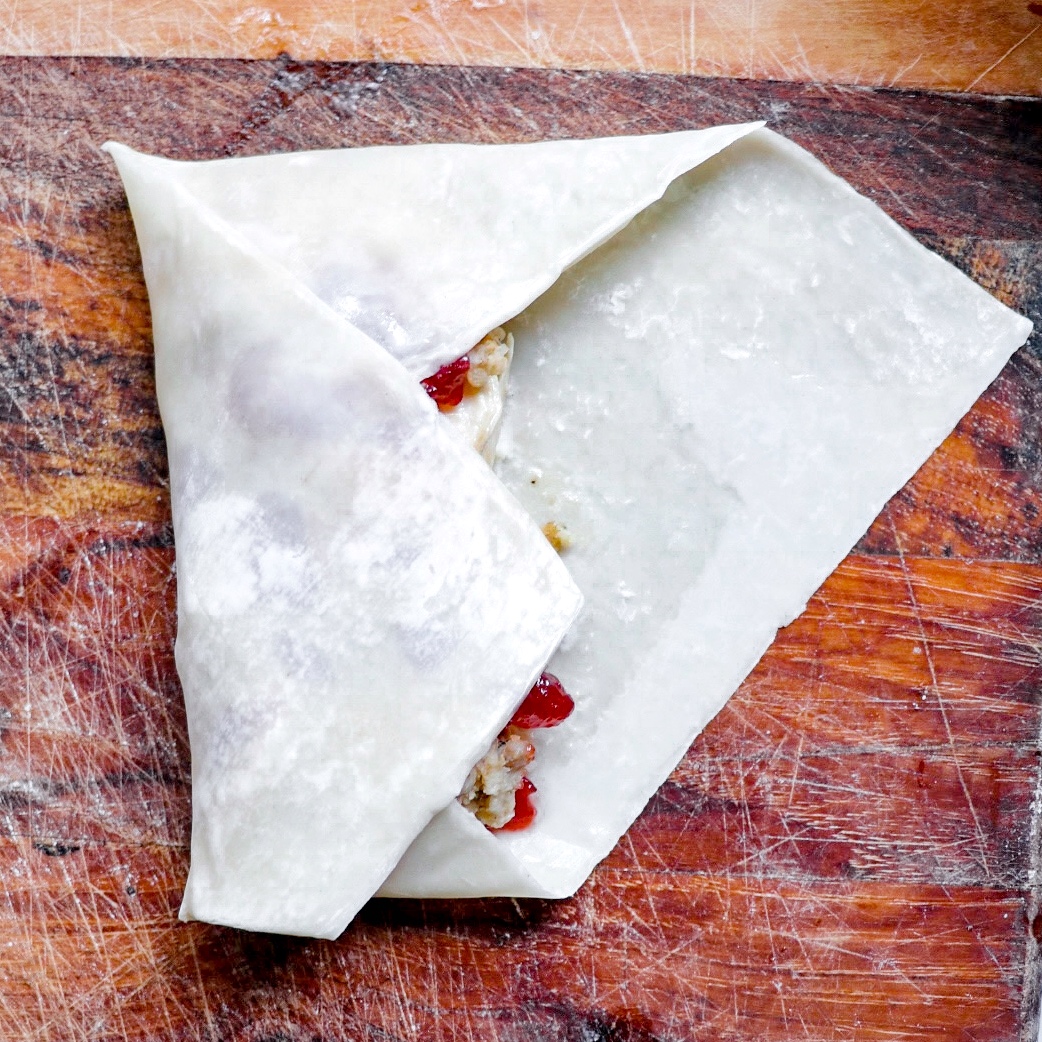 how to make Thanksgiving leftovers egg rolls