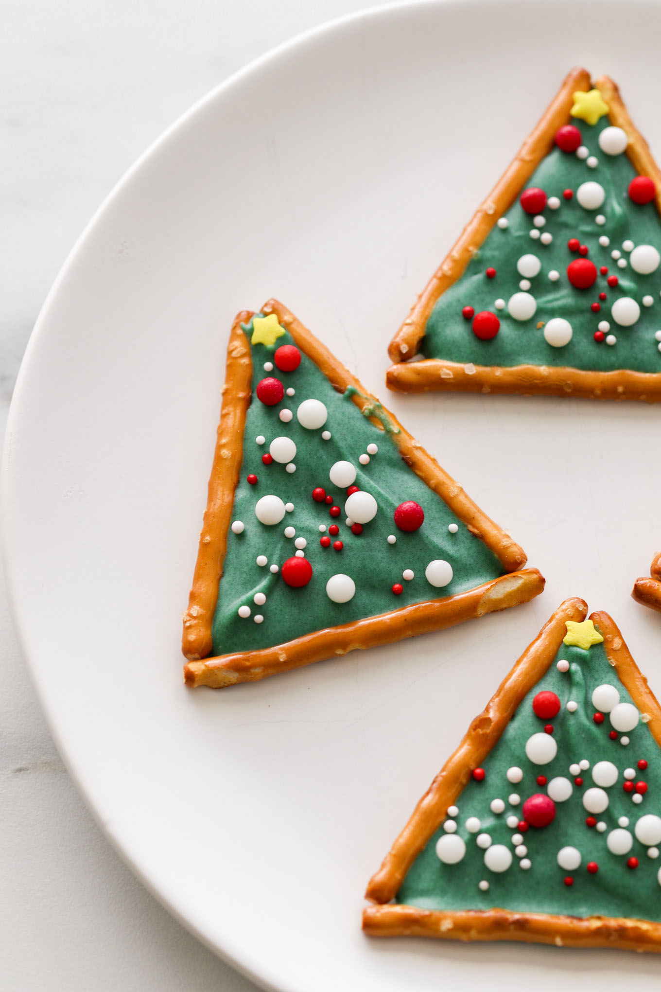 Pretzel and Candy Melt Christmas Trees (easy no-bake Christmas treats)