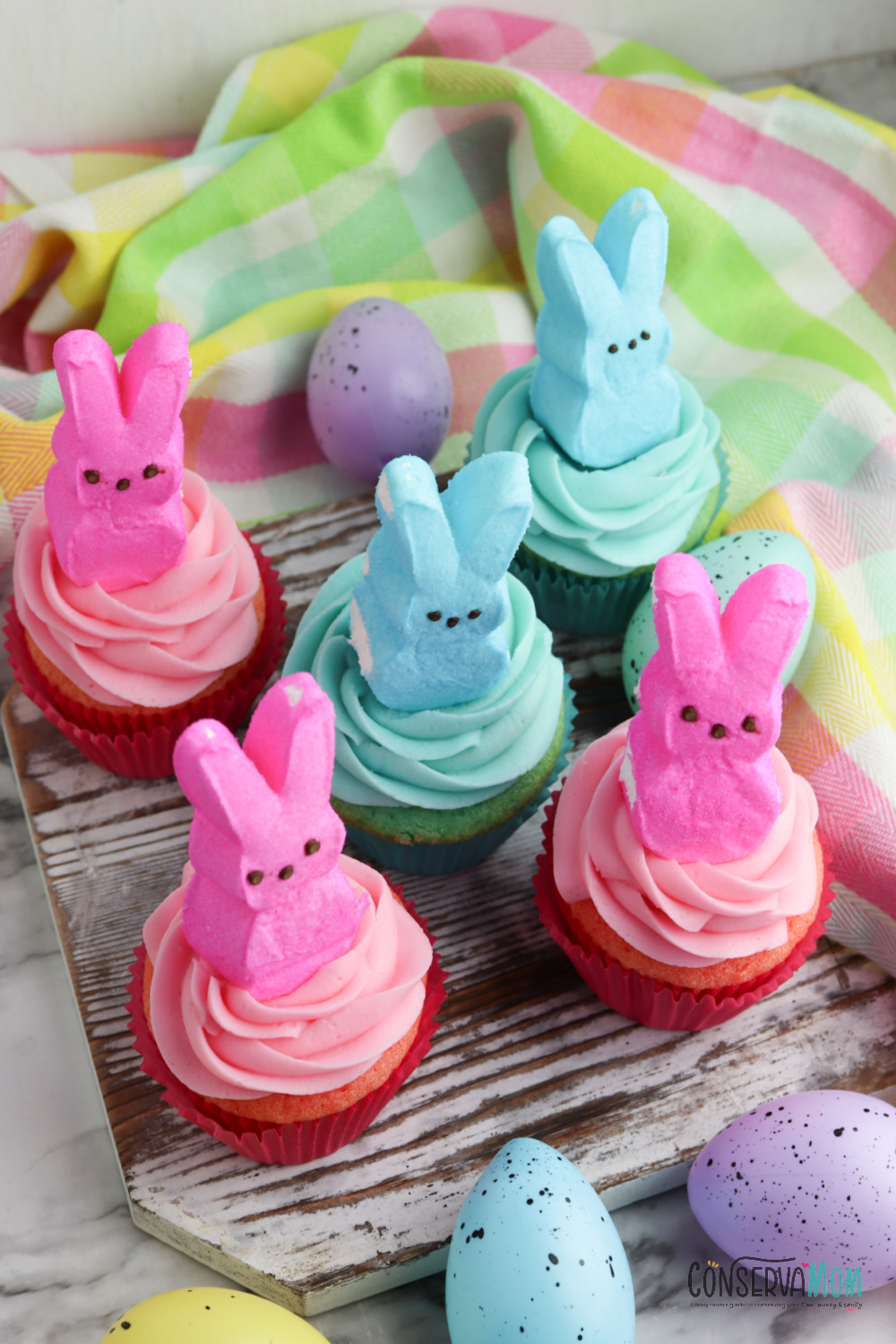 Easy Easter cupcake decorations: Peeps cupcakes